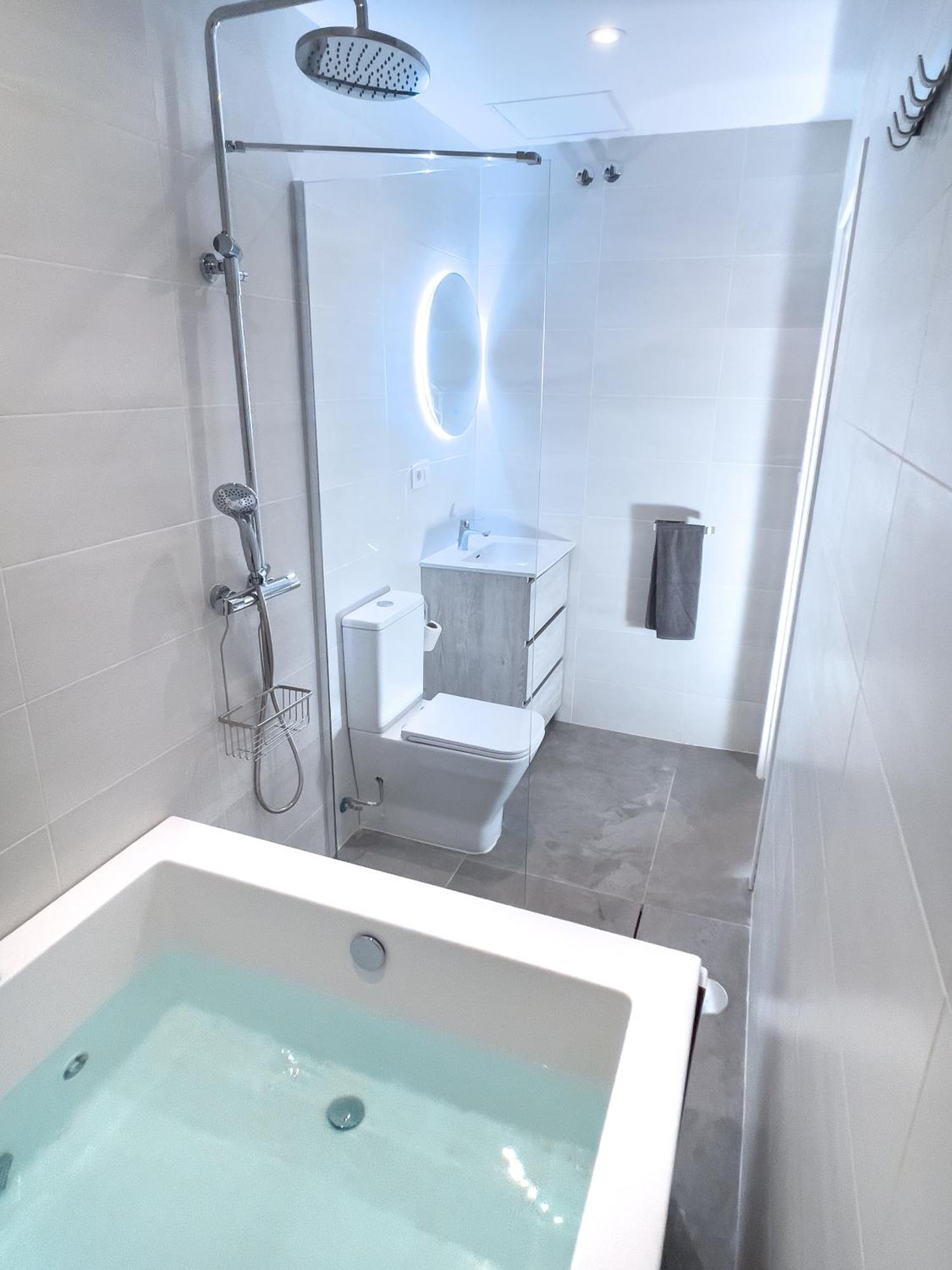 Apartamento Estudio Con Jacuzzi Privado En El Barrio De Triana *